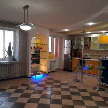 Продам квартиру 86м2  м. "Захисників України" новий будинок