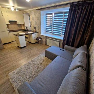 Здається 1кв на Юності 13000+