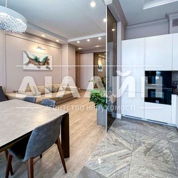 Соборний просп. (Леніна), 777