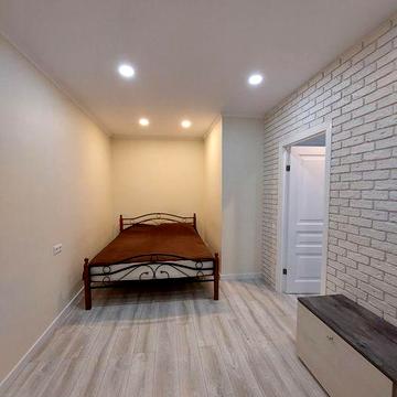 Вільна. Здам велику 1 кімн.кварт. Центральний парк. Є великий балкон.