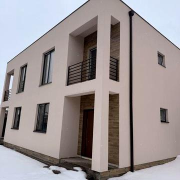 Дуплекс біля школи та зручним виїздом