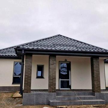 Продаж нового будинку 95 м2, неподалік центру, р-н лікарні