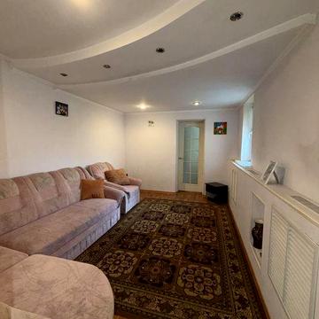 Здам частину будинку в центрі з окремим двором