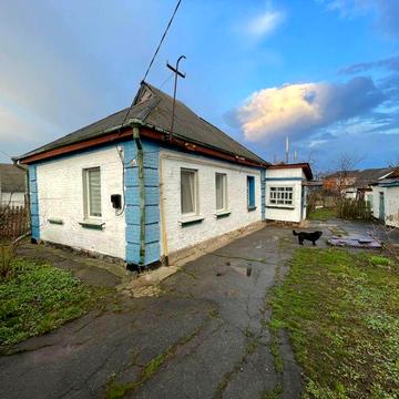 Будинок з великою приватною власністю 11 соток біля центру