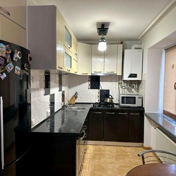 Оренда гарної 3к квартири з Автономним опаленням в центрі міста.