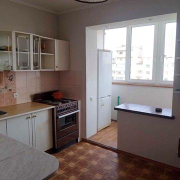 Продаємо 2-у кв. Бальзака 54,ремонт,поряд ТЦ Район,торг.центр