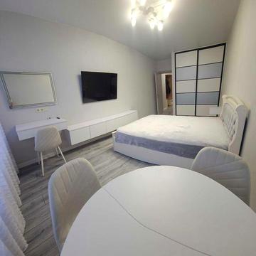 1-но вул.ПУЛЮЯ (бічна Наукової) ЖК "Continent" 45кв.м. 500$+КП