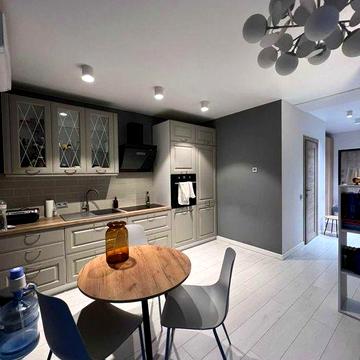 Сучасна квартира з власною ділянкою та паркомісцем!