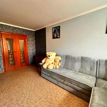 Продаю затишну та простору 3 к кв на першому поверсі в районі ПЗР