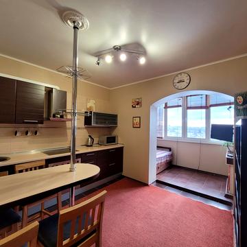 Федора Ернста вул., 6