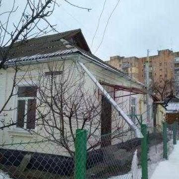 Продається частина будинку р-н  1-ї лікарні