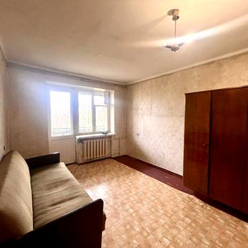 Продам 1 комнатную Космонавтов угол Генерала Петрова напротив парка Горького