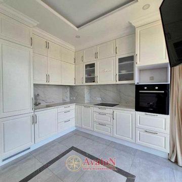 Продам 2-кім.квартиру з ремонтом в сучасному  комплексі на березі моря!