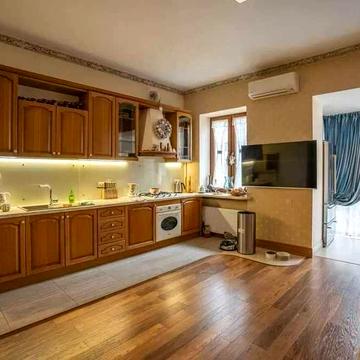 Богдана Хмельницького вул., 66