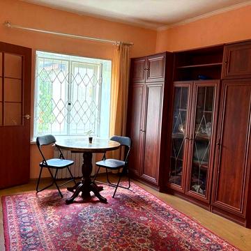 Сдам долгосрочно 1 комнатную  квартиру в центральной части города .