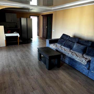 Продаж квартири смт Власівка Кіровоградської області. 91 квадратних метрів