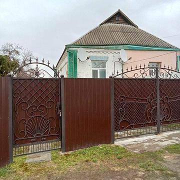 Житловий будинок в с-щі   Макарів