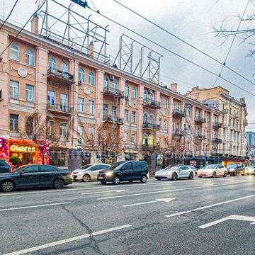 Продаж просторої 2-кімнатної квартири 73,6 м² у центрі Києва  1 хв до метро