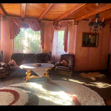 Будинок на березі річки