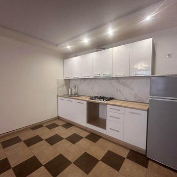 Оренда прострої квартири вул. Киівська кухня-студія +окрема спальня