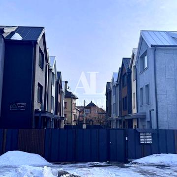 Продам таунхаус без ремонту район Берківці,ТЦ Лавіна, м.Академмістечко