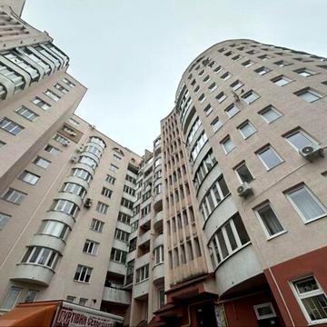 Продається 3-кімнатна квартира проспект Степана Бандери,р-н Східний
