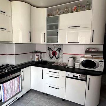 Сади 2 окремі кімнати гарний стан вільна