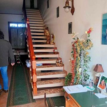 Затишний будинок в Італії із великою територією та потенціалом