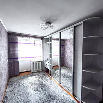 Продається 2 кімнатна квартира в цегляному будинку.