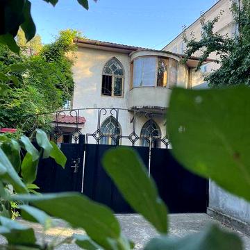 Сдам дом Пастера 4 к 150 м. в центре гор., животных можно,авто 3 шт