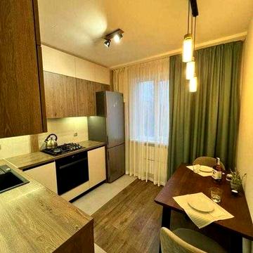 Продам двокімнатну квартиру , вул. Москалівська 36 , кап ремонт