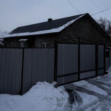 Цегляний утеплений будинок поруч із центром | гараж| асфальтований заїзд| всі комунікаціі