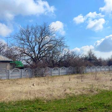 Продам будинок і дворище.