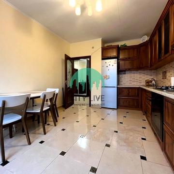 Василя Стуса вул., 42