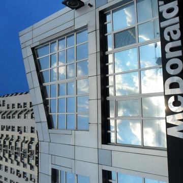 Вадима Гетьмана вул., 1-В