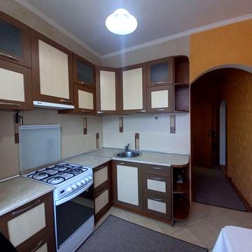 2к сталінка Печерськ, метро, вул. Ак. Філатова, 10