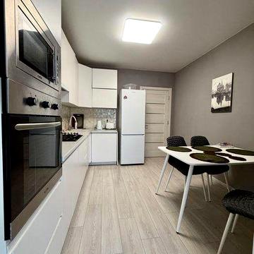 Продаю ВИДОВУ двокімнатну квартиру 62м2 з ГАЗОВИМ опаленням.