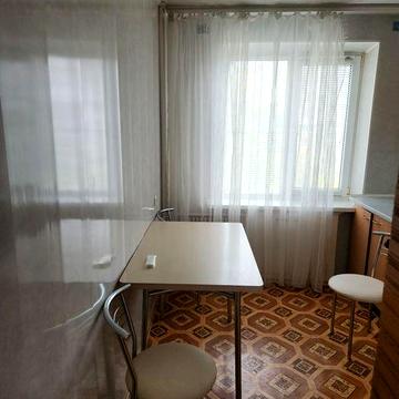 Сдається  2 кімнатна  від власника, пр.Поля.