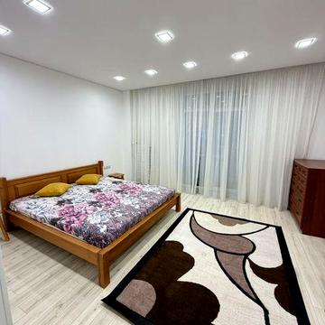 Здам квартиру в центрі напроти Галактики . 3 поверх . Двокімнатна студ