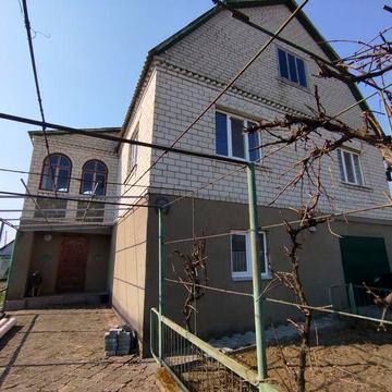 2-поверховий будинок, м.Малин, зручності,парилка, гаражі