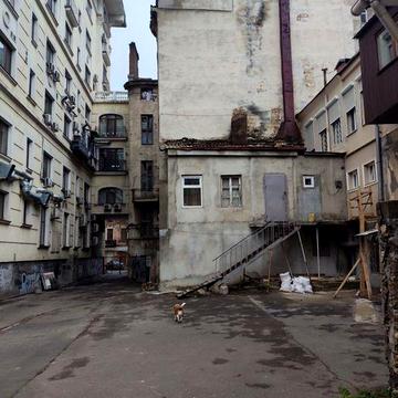 СРОЧНО Продам квартиру под ремонт с площадью 72 квадратных метров. ЖК нету