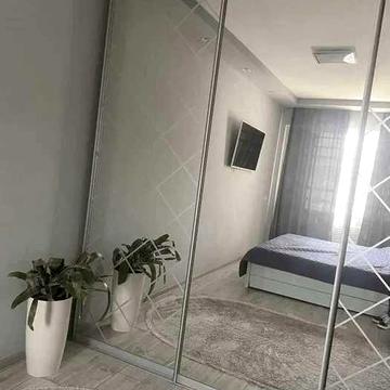 9000 (Власник, 1 кімнатна кв. комунальні враховані)