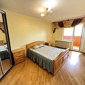 Анни Ахматової вул., 43