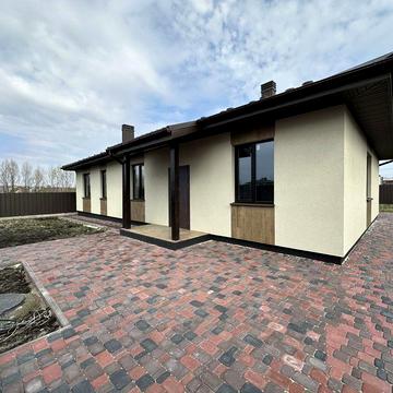 Будинок з терасої . Простора ділянка. Одноповерховий