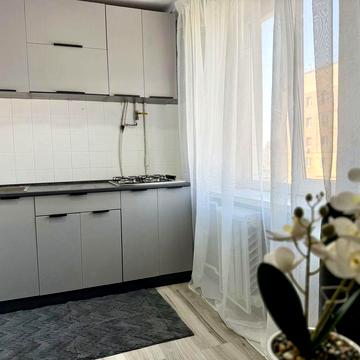 Продам. Однокімнатна з ремонтом. Центр