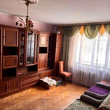 Продаж 2кім. кв-ри вул. Морозна,Цегла 80000дол. США Торг