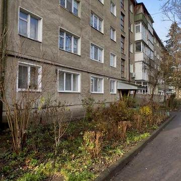 Продам 3-кімнатну квартиру на вул. Пулюя