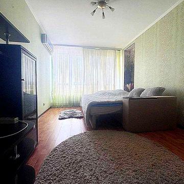 Ентузиастів 9,  Русанівка Доглянута, затишна, у відмінному місці квартира