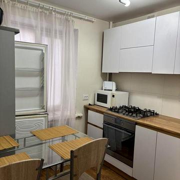 Сдам 2 кв. Французский бульвар  метро Защитн. Украины.