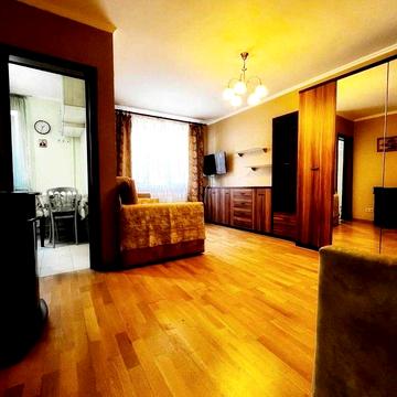 Єреванська, 8. 1/5-ти гарний стан, повністю мебльована